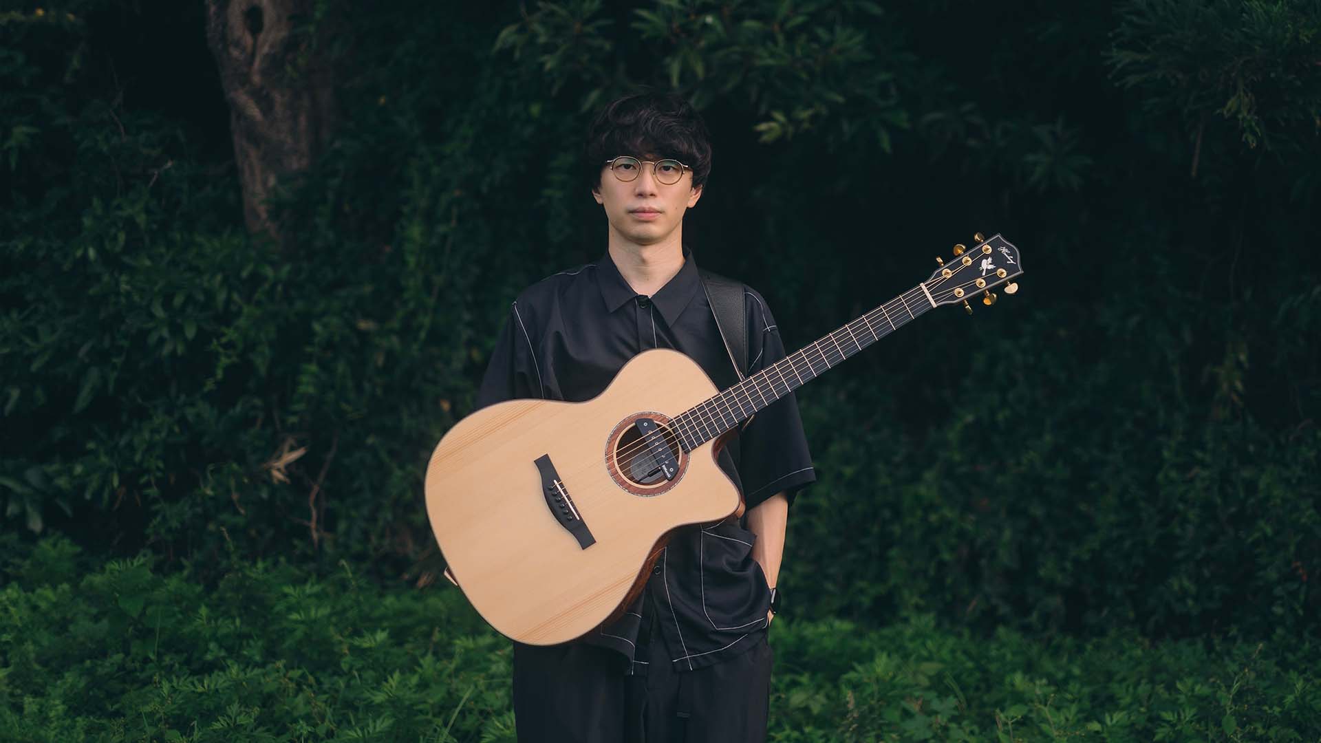 まるやまたつやに聞く、ソロ・ギター作『FOCUS』の12曲と愛器8本との“組み合わせの妙”