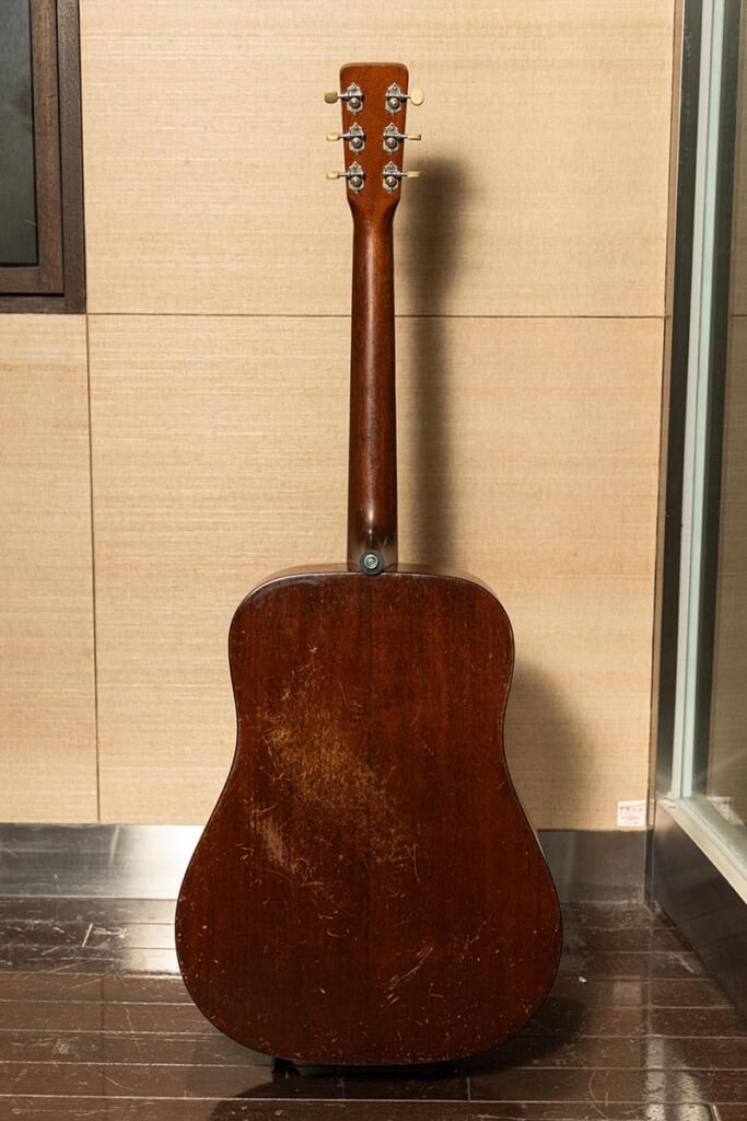 和田唱の1956年製Martin D-18(背面)