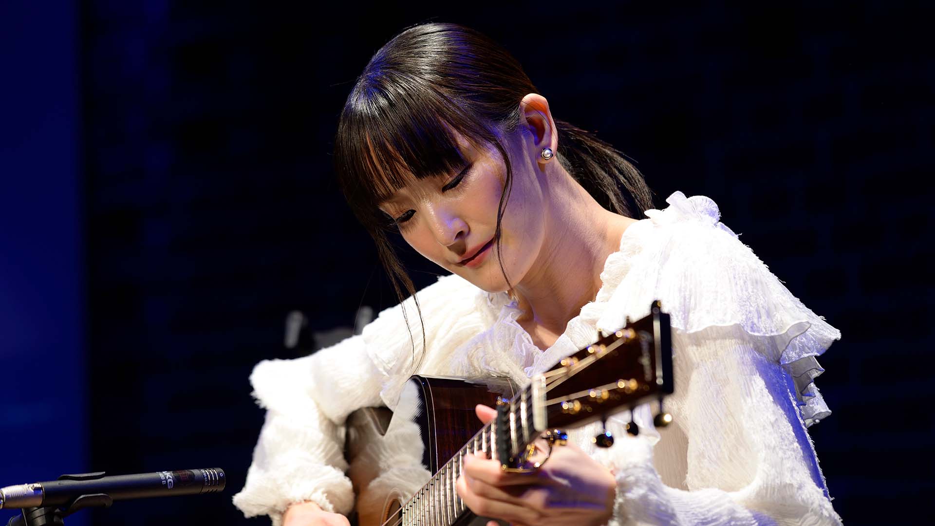 花実茜音インタビュー【Morris FingerPicking Day 2025】アコースティック・ギター・マガジン賞