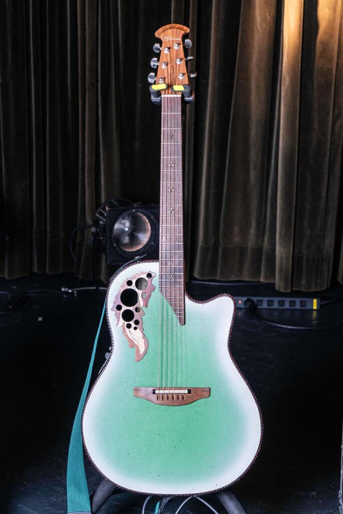 Ovation/Adamas Custom(前面)