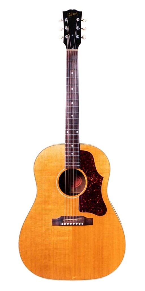 Gibson/J-50(前面)