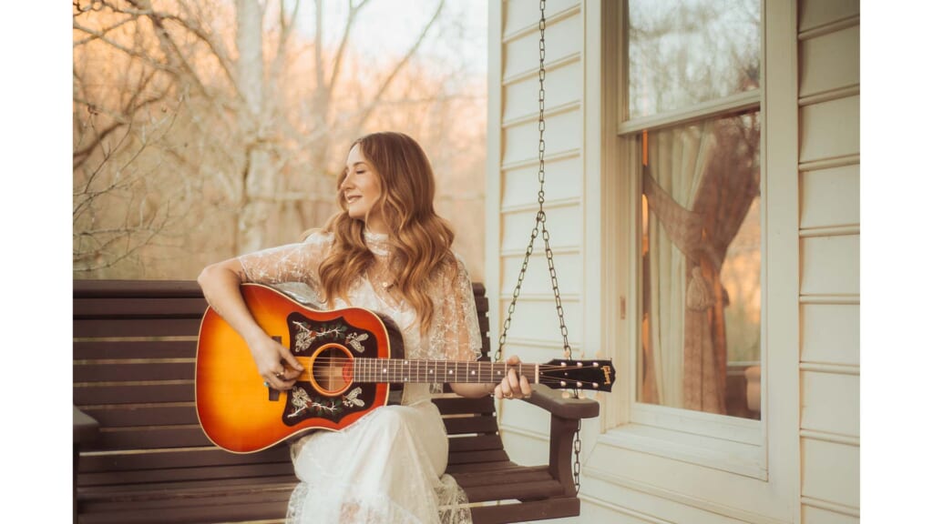 ギブソンより、マーゴ・プライスのシグネチャー・モデル“Margo Price J-45”がリリース