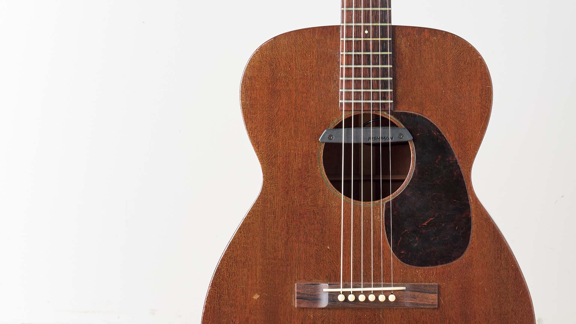 藤原さくらがライブでも愛用する1943年製のマーティン00-17